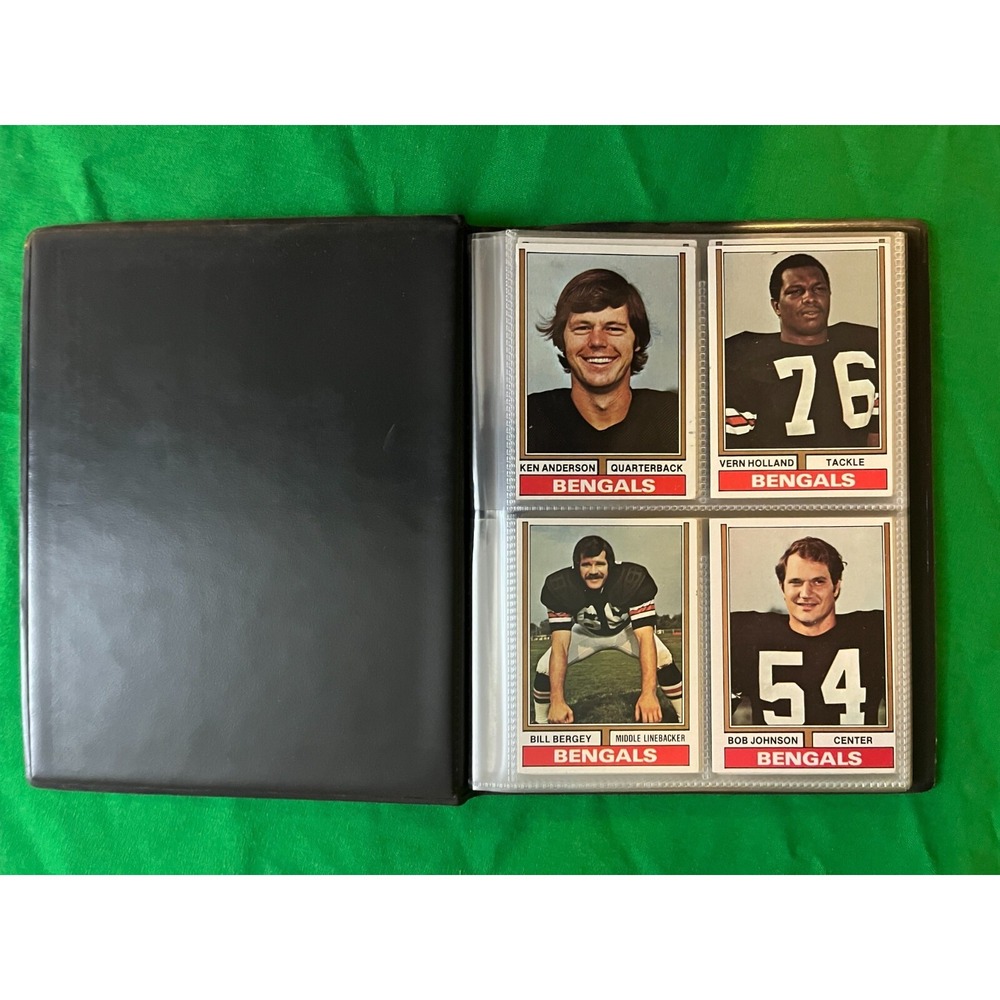 Cincinnati Bengals 1974 Topps Team Set with 40 card‎ collector album.